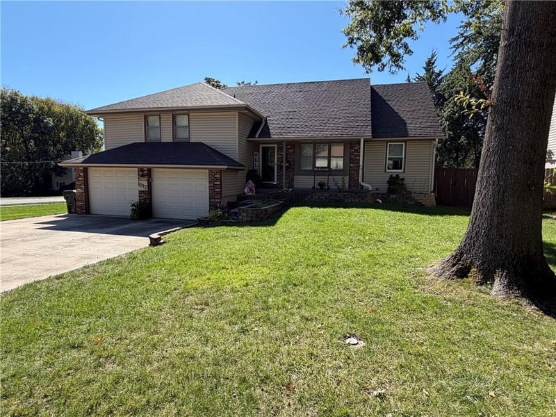 1917 Thornton St, Leavenworth, KS 66048