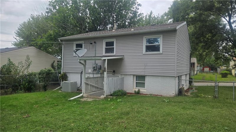 18007 E 16th Ter, Independence, MO 64058