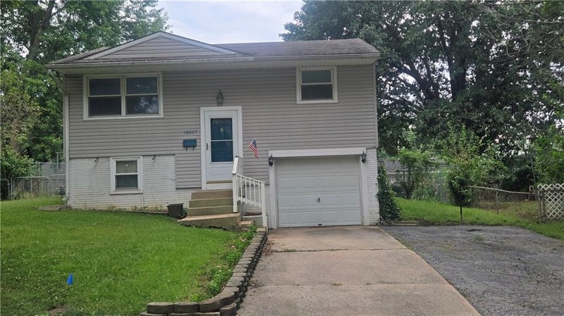18007 E 16th Ter, Independence, MO 64058