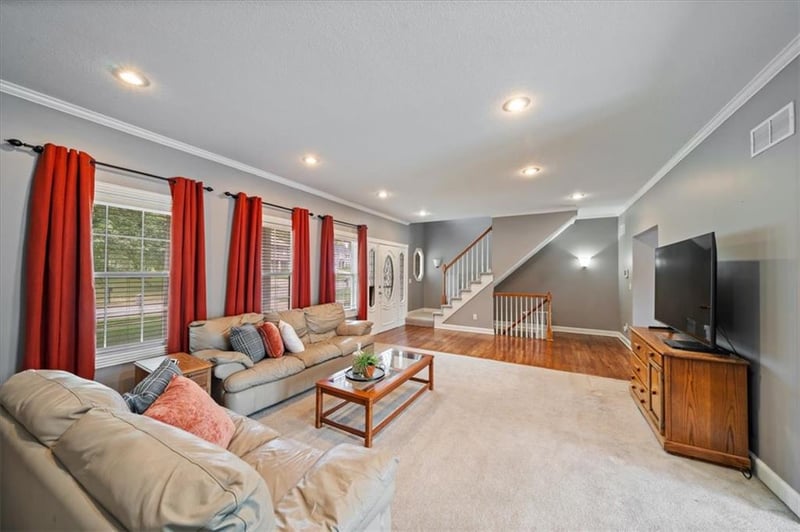917 Paw Paw Ln, Liberty, MO 64068