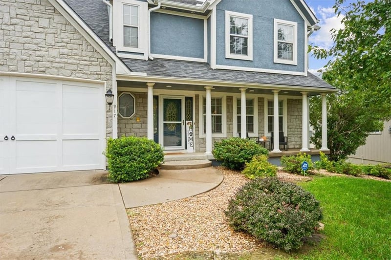 917 Paw Paw Ln, Liberty, MO 64068