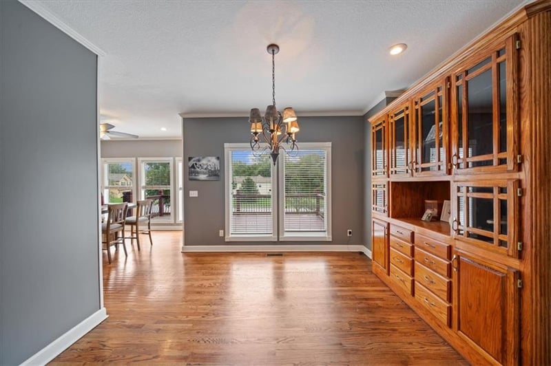 917 Paw Paw Ln, Liberty, MO 64068