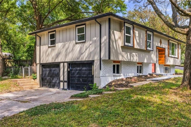 2009 Se Abbey St, Blue Springs, MO 64014