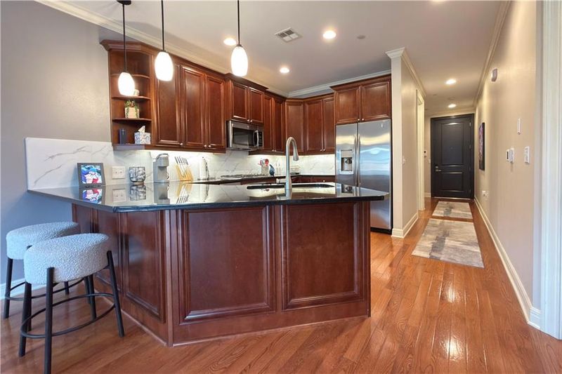 10511 Mission Rd #210, Leawood, KS 66206