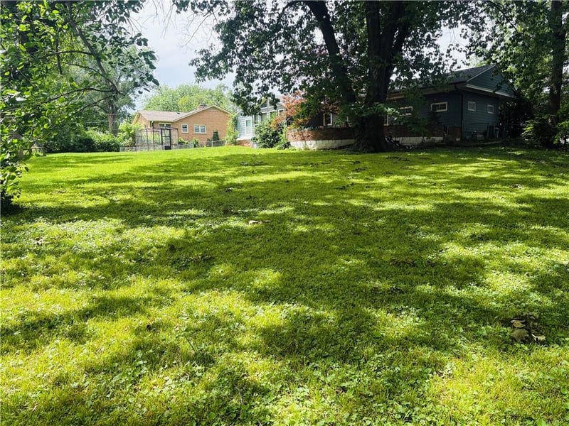 5211 W 65th Pl, Prairie Village, KS 66202