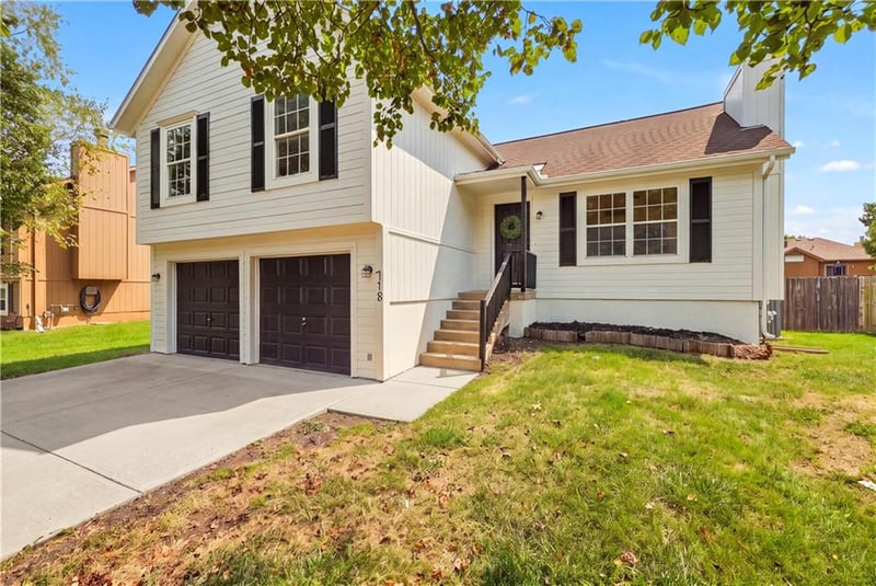 718 Shiloh Dr, Raymore, MO 64083
