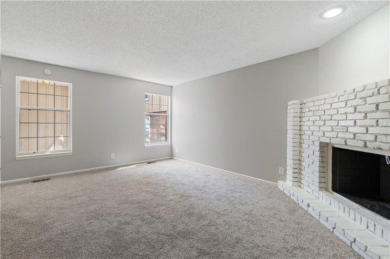 8240 NW Birch Ln, Kansas City, MO 64151