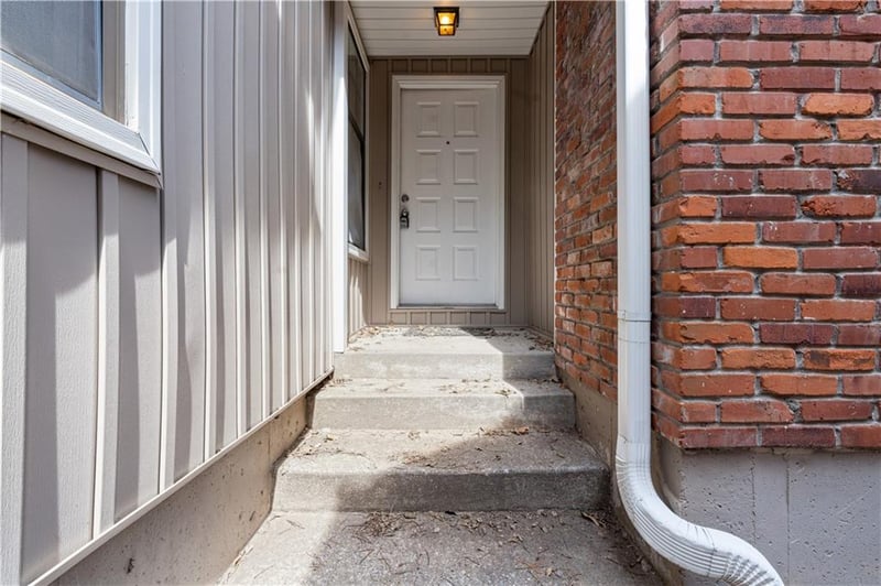 8240 NW Birch Ln, Kansas City, MO 64151