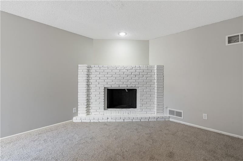 8240 NW Birch Ln, Kansas City, MO 64151