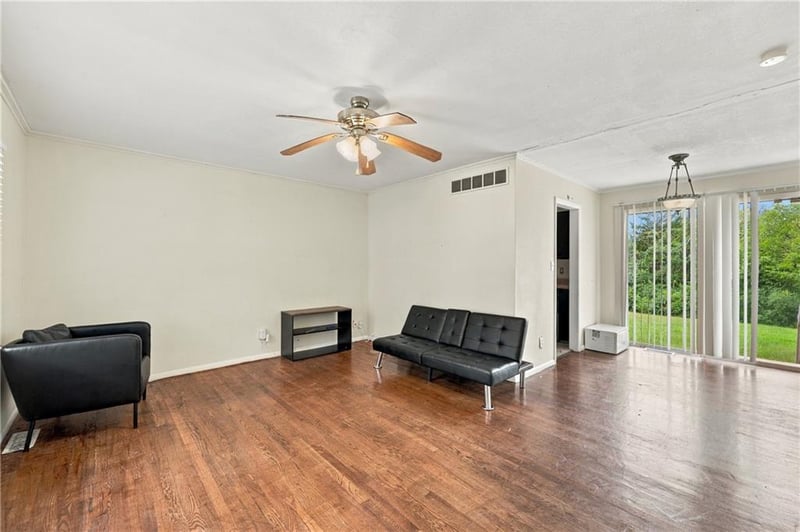 9416 Manchester Ave, Kansas City, MO 64138