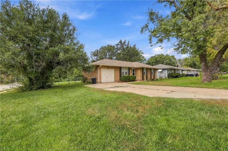 9416 Manchester Ave, Kansas City, MO 64138