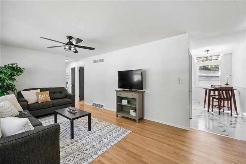 801 W 27th St S, Independence, MO 64052