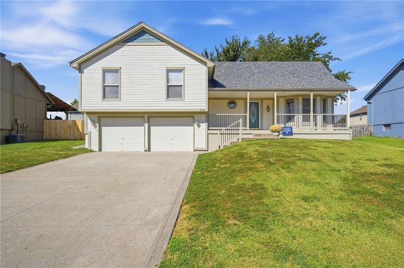 304 20th Ave S, Greenwood, MO 64034