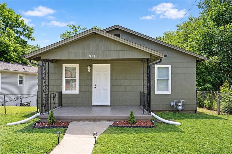 9615 E 18th St, Independence, MO 64052