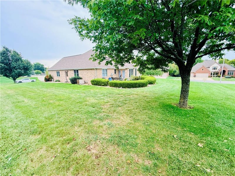 898 Willow Tree Ct, Higginsville, MO 64037