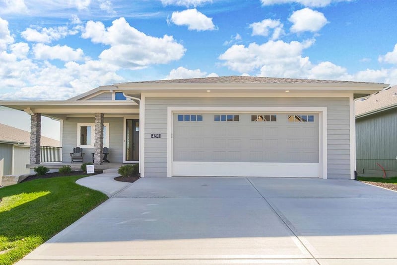 12542 S Hedge Ct, Olathe, KS 66061