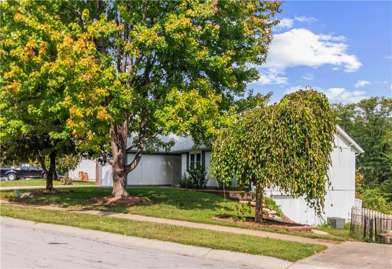 2160 NE Concord St, Lee's Summit, MO 64086