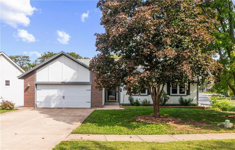 2160 NE Concord St, Lee's Summit, MO 64086