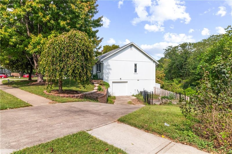 2160 NE Concord St, Lee's Summit, MO 64086