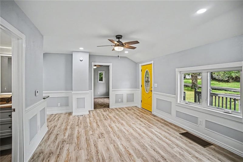 807 E Gudgell Ave, Independence, MO 64055