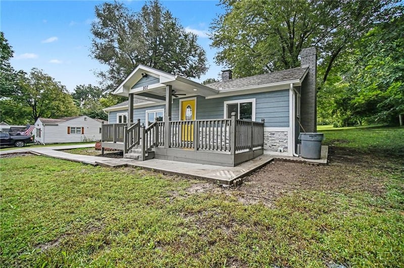 807 E Gudgell Ave, Independence, MO 64055