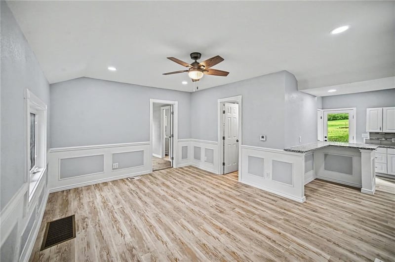 807 E Gudgell St, Independence, MO 64055