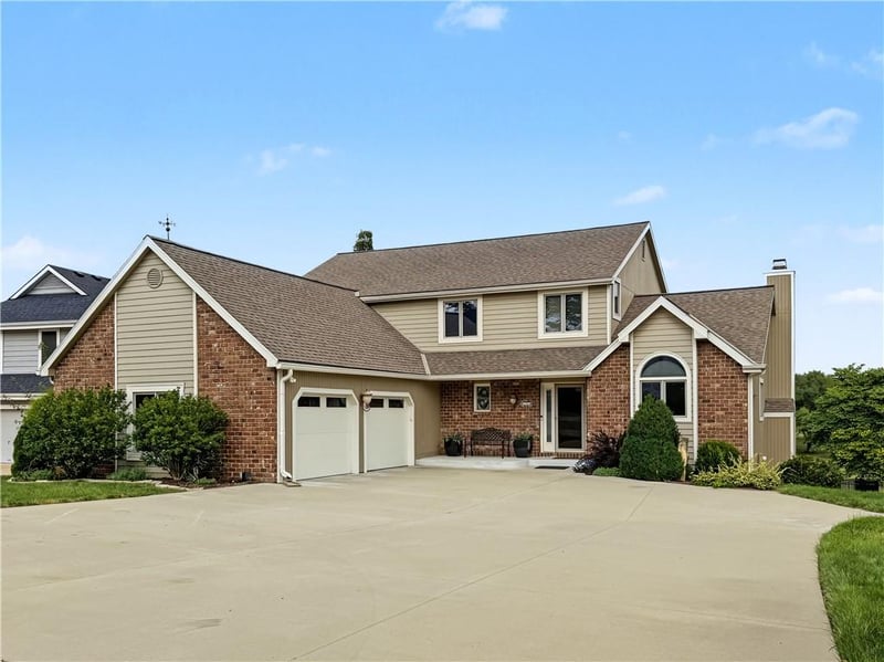 4308 Wimbledon Dr, Lawrence, KS 66047