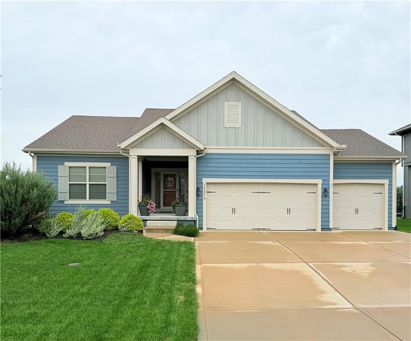 12073 S Pine St, Olathe, KS 66061
