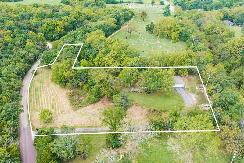 18357 228th St, Tonganoxie, KS 66086