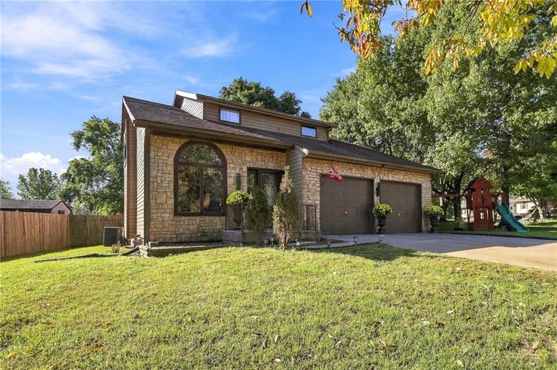 205 NW 101st Pl, Kansas City, MO 64155