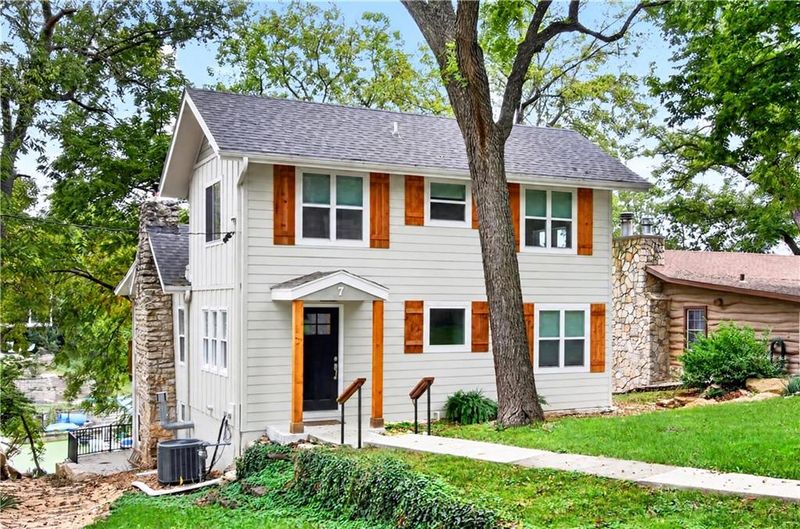 7 H St, Lake Lotawana, MO 64086