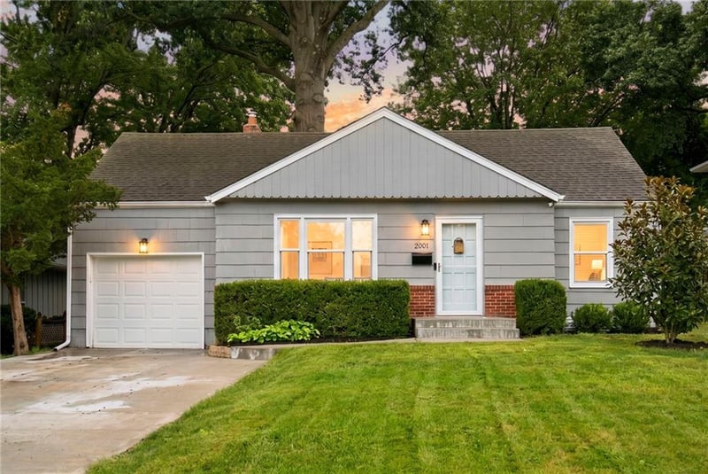 2001 W 73rd St, Prairie Village, KS 66208