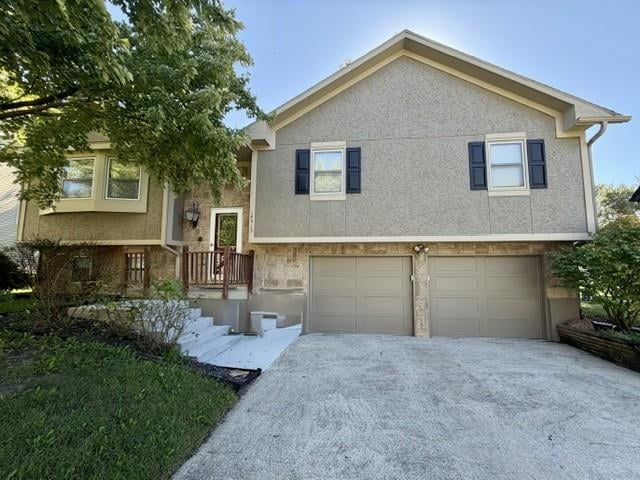 14915 W Peppermill Dr, Olathe, KS 66062