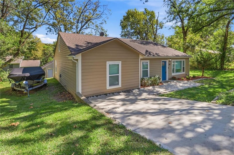 918 Pine St, Eudora, KS 66025
