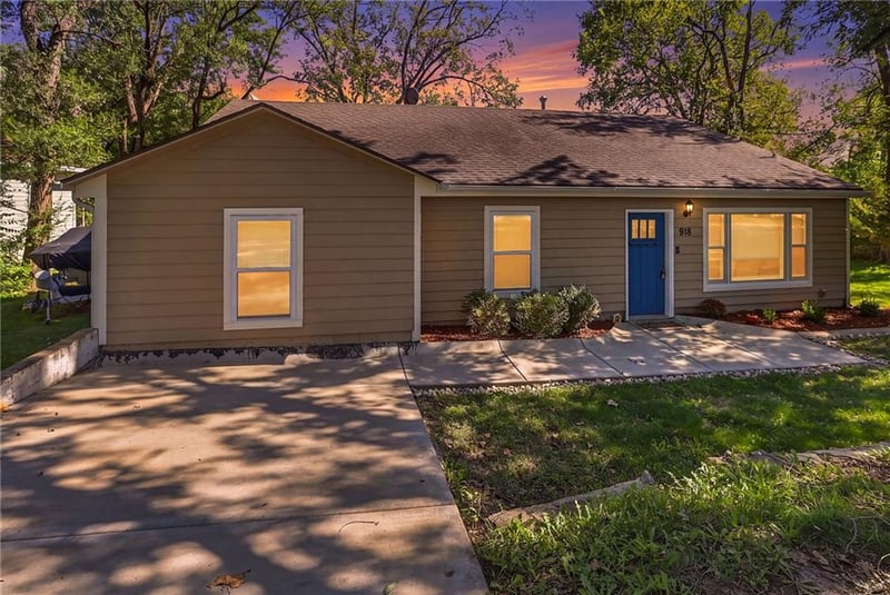 918 Pine St, Eudora, KS 66025