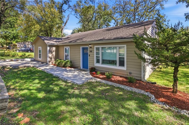 918 Pine St, Eudora, KS 66025