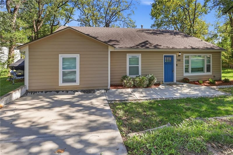 918 Pine St, Eudora, KS 66025