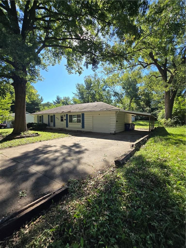 9355 E 69th St, Raytown, MO 64133