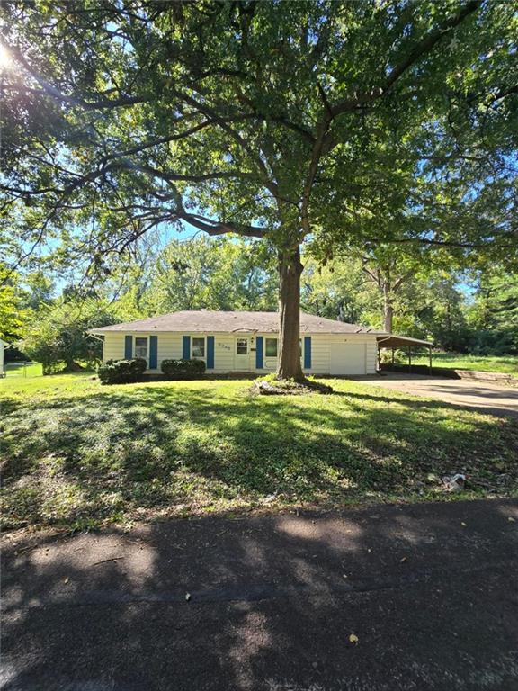 9355 E 69th St, Raytown, MO 64133