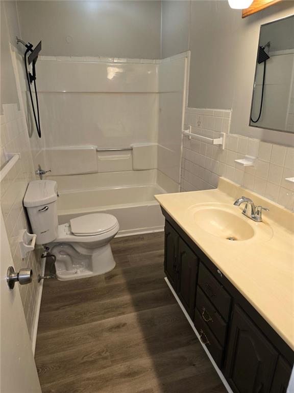 9355 E 69th St, Raytown, MO 64133