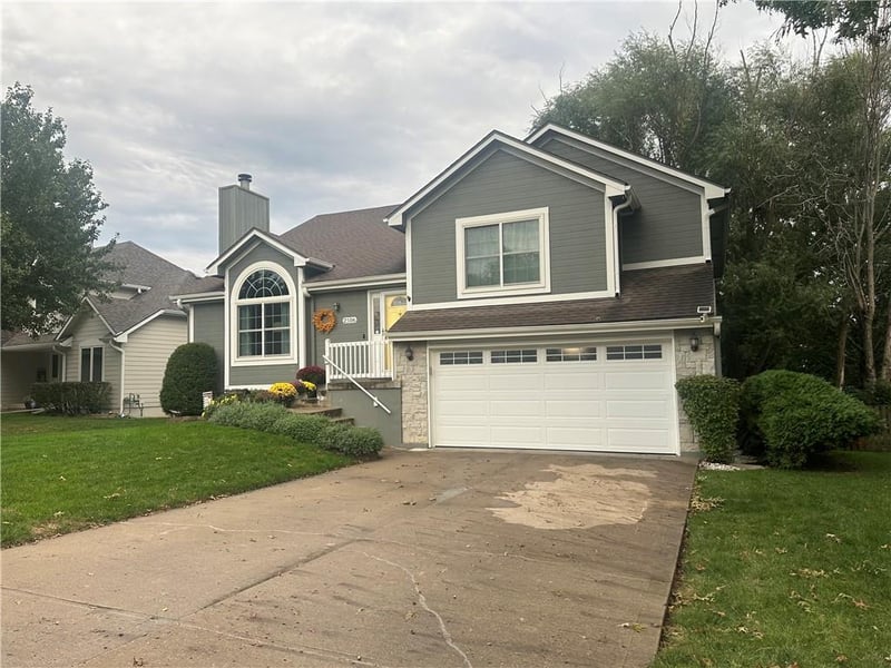 2506 NE Springbrook St, Blue Springs, MO 64014
