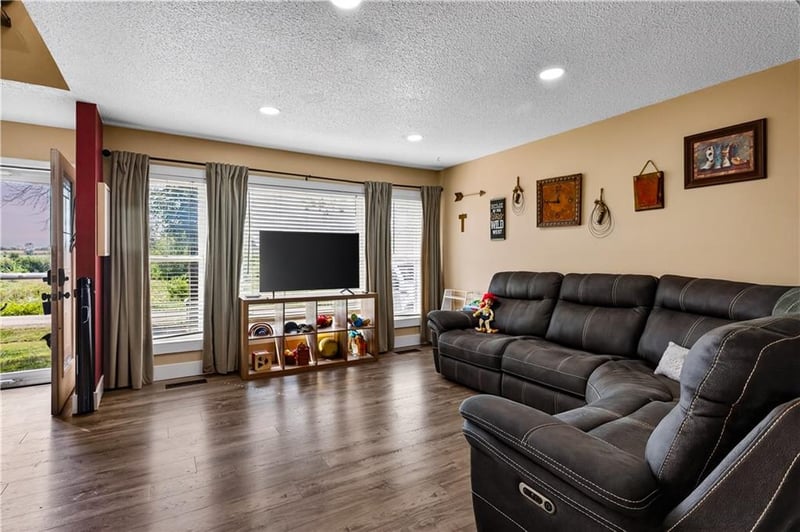 23900 W 289th Ter, Paola, KS 66071