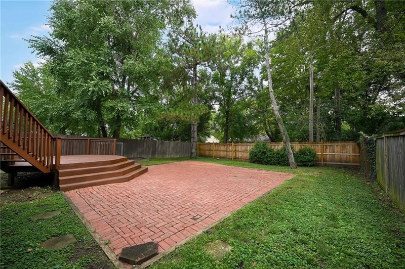 4727 Booth St, Westwood, KS 66205