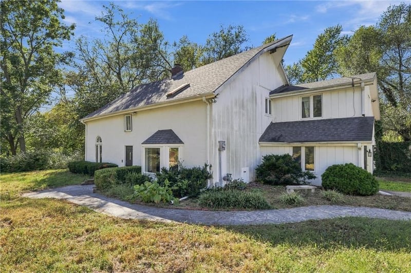 32701 E Pink Hill Rd, Grain Valley, MO 64029