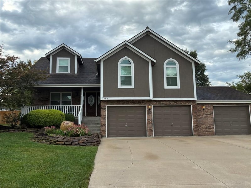 2404 SW Still Meadows Ln, Blue Springs, MO 64015