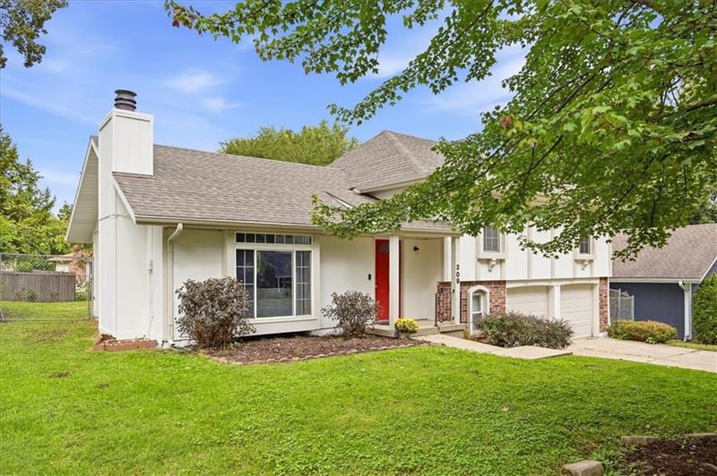 309 SW Richwood Ln, Blue Springs, MO 64014