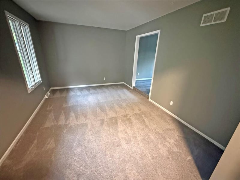 5510 NW Verlin Dr, Parkville, MO 64152