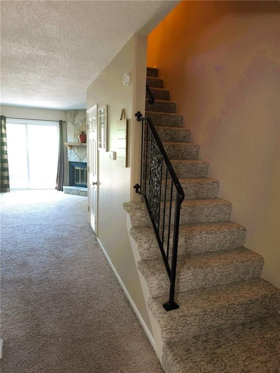 10252 W 96th Ter, Overland Park, KS 66212