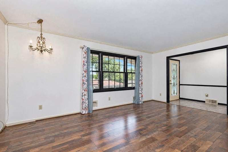 12107 Oak Ridge Rd, Independence, MO 64052