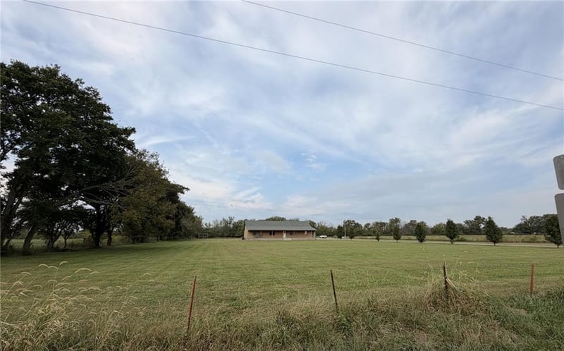 123 N 3 Hw, Girard, KS 66743